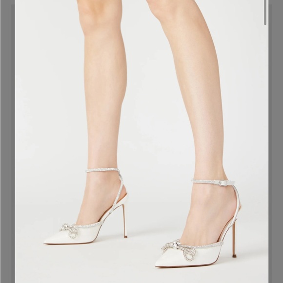 Bow heels - Picture 4 of 8